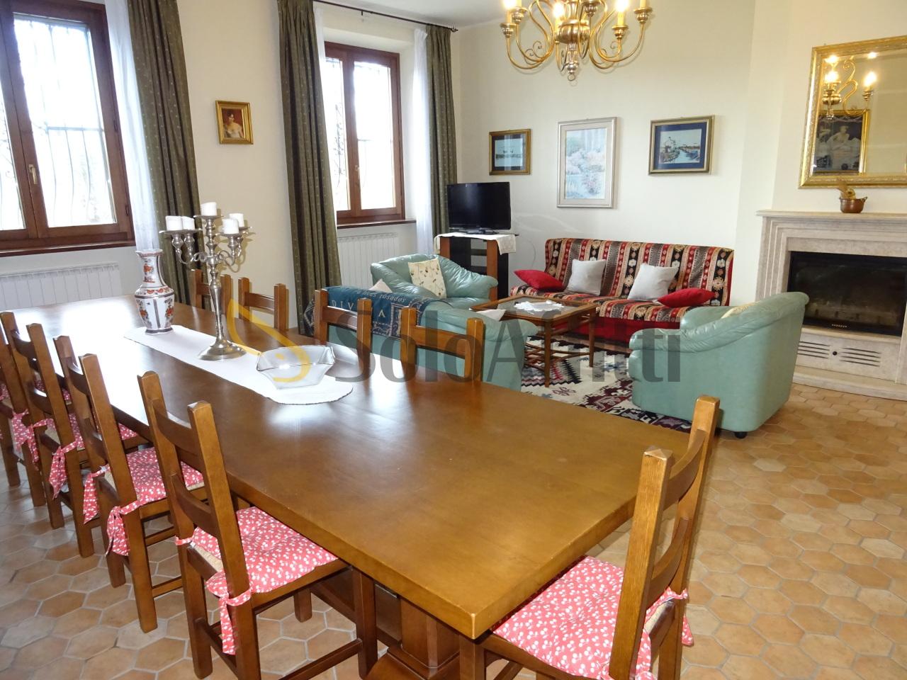 Mieten Trivani, Ostra foto