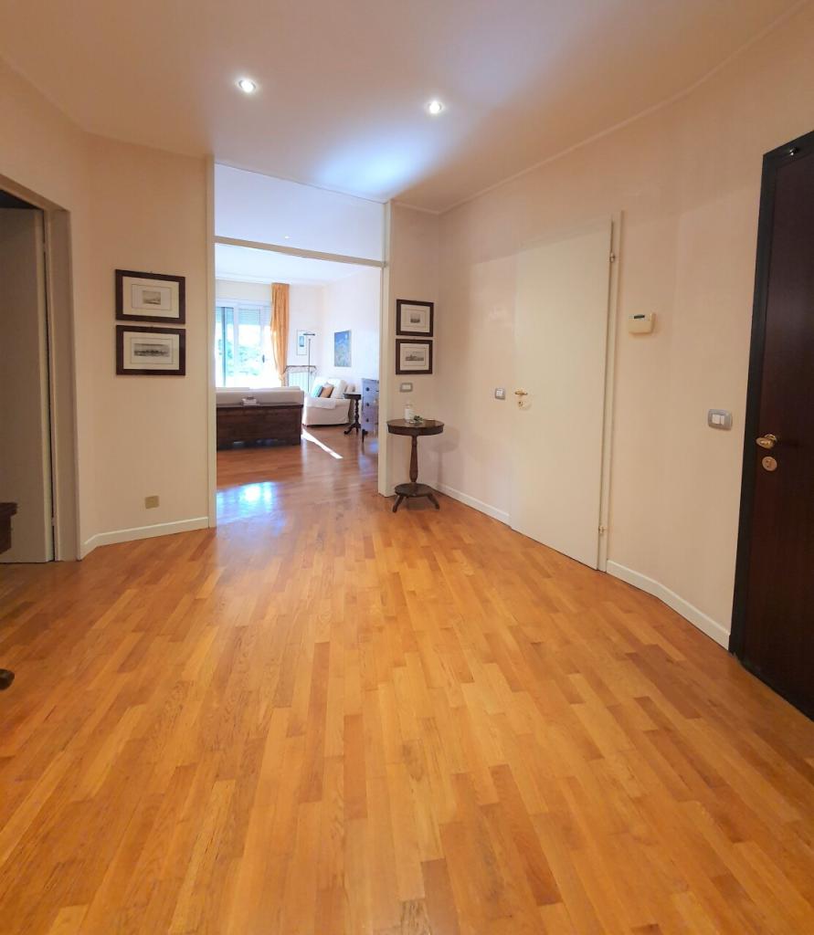 Mieten Vier zimmer, Brescia foto