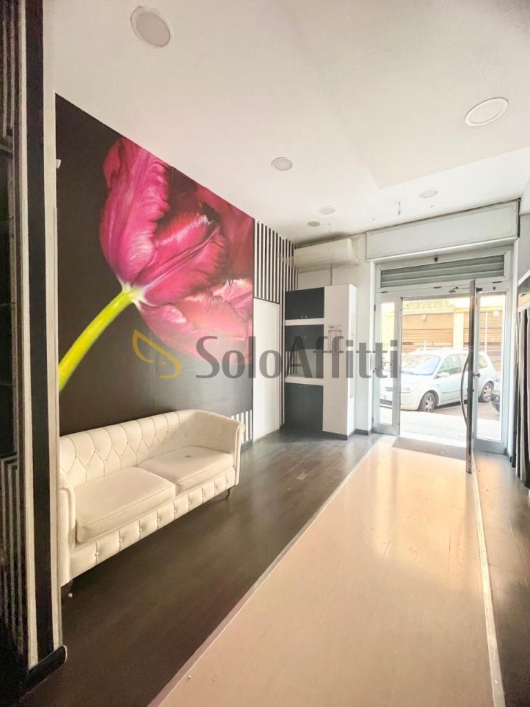 Affitto 1 vetrina, Bari foto