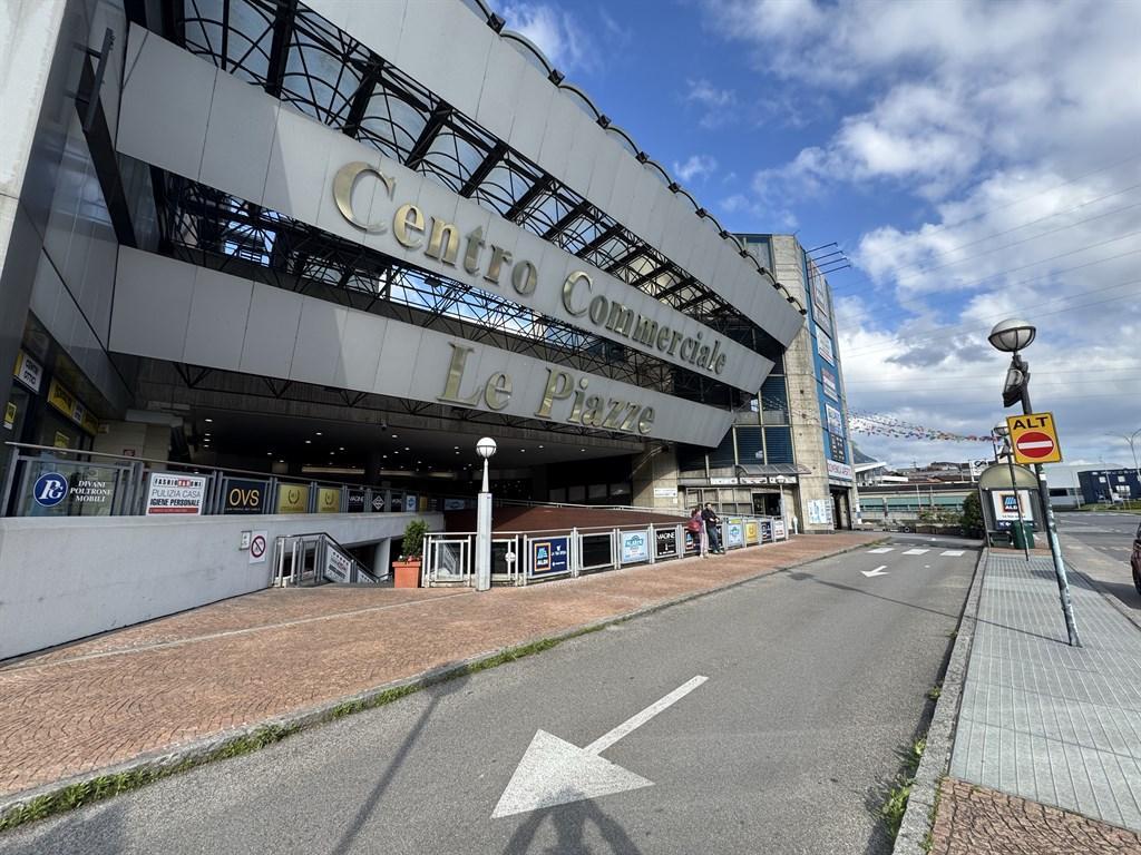 Affitto Negozio, Lecco foto