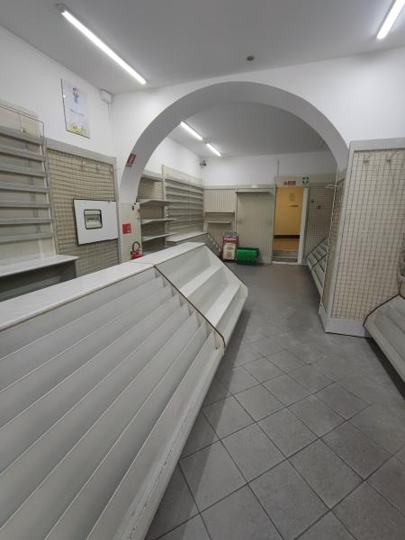 Vendita Locale commerciale, Genova foto