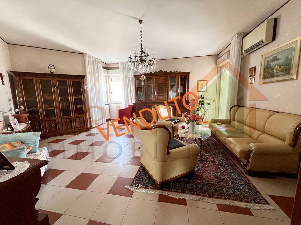 Venta Cuatro habitaciones, Monopoli foto