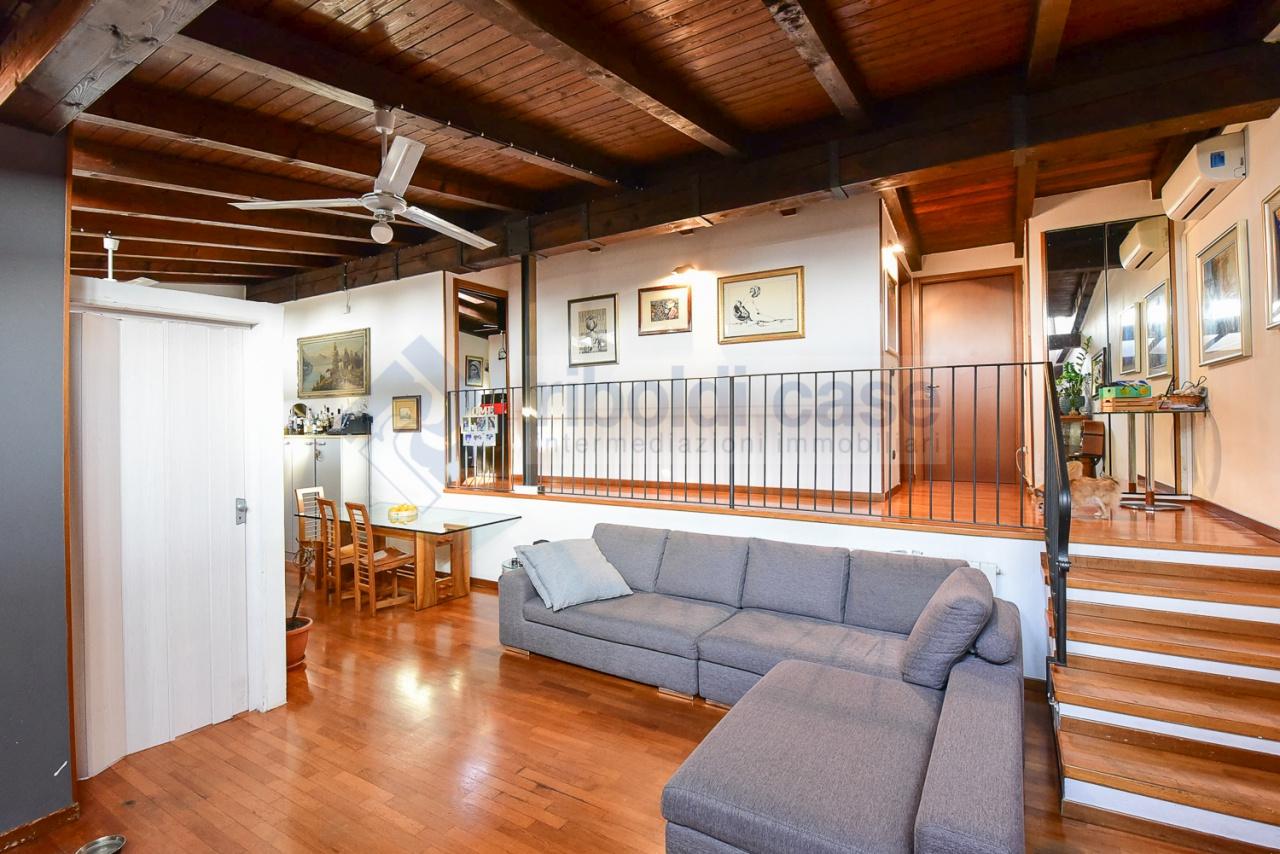 Venta Cuatro habitaciones, Seregno foto