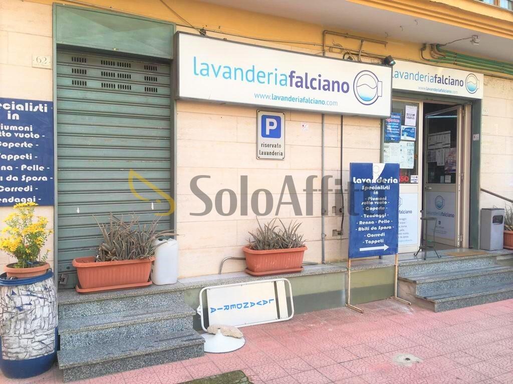 Affitto 2 vetrine, Caserta foto