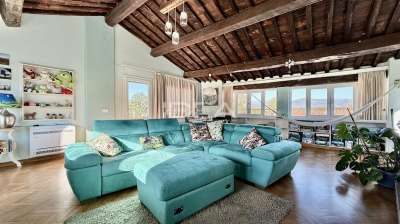 Vendita Pentavani, Lucca