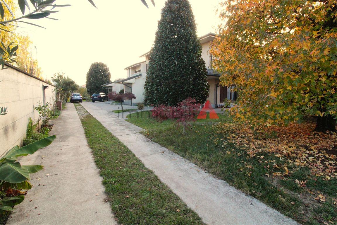 Vendita Villa a schiera, Carugate foto