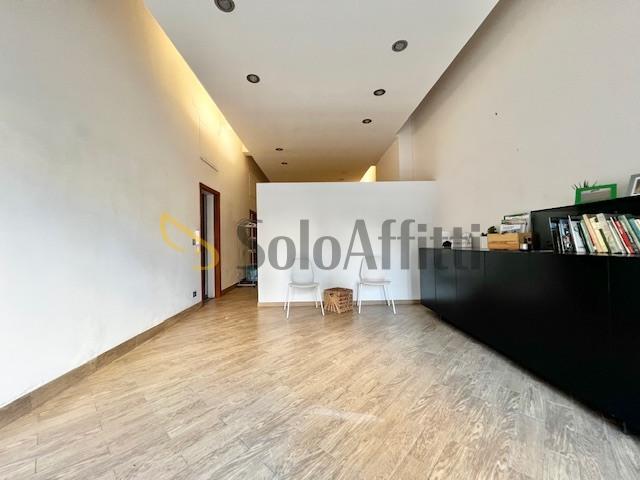 Affitto 1 vetrina, Bari foto