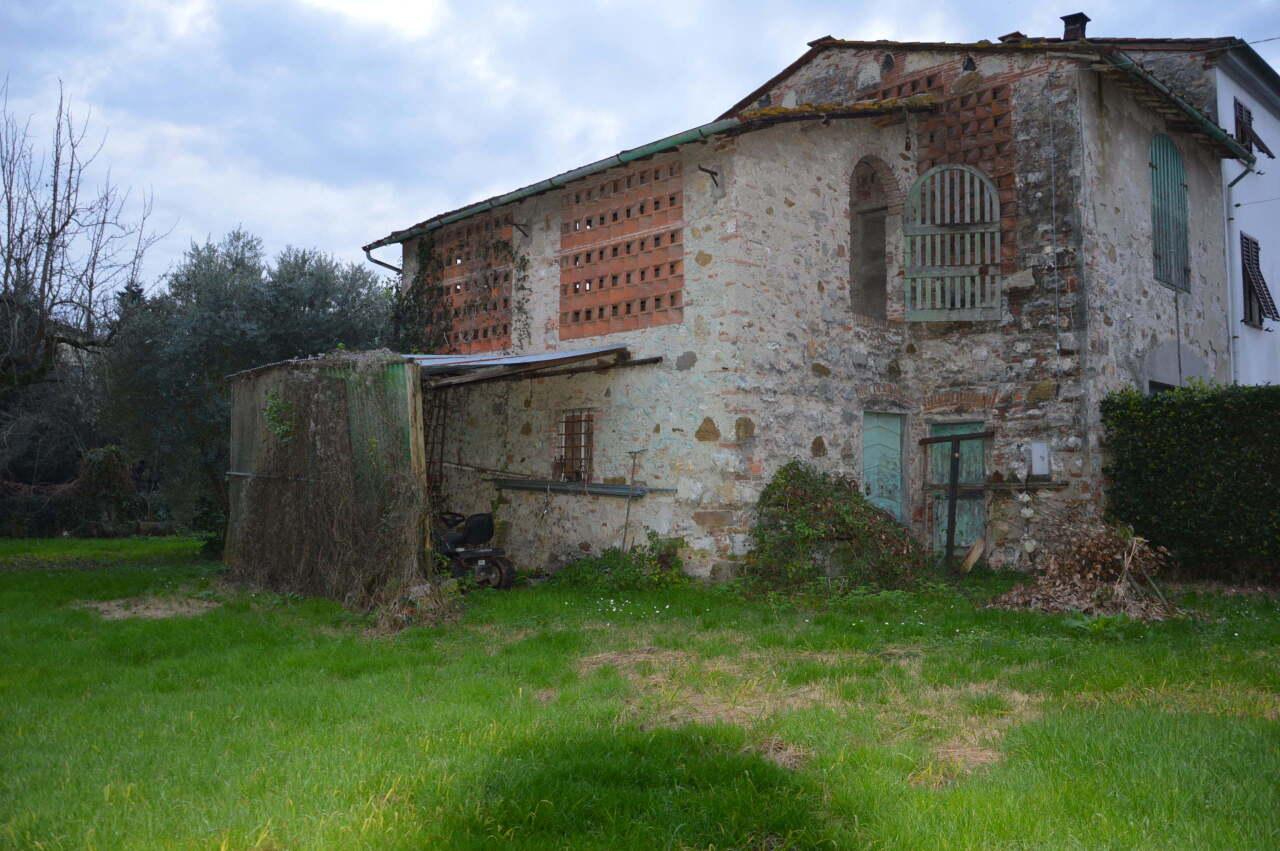 Vendita Esavani, Lucca foto