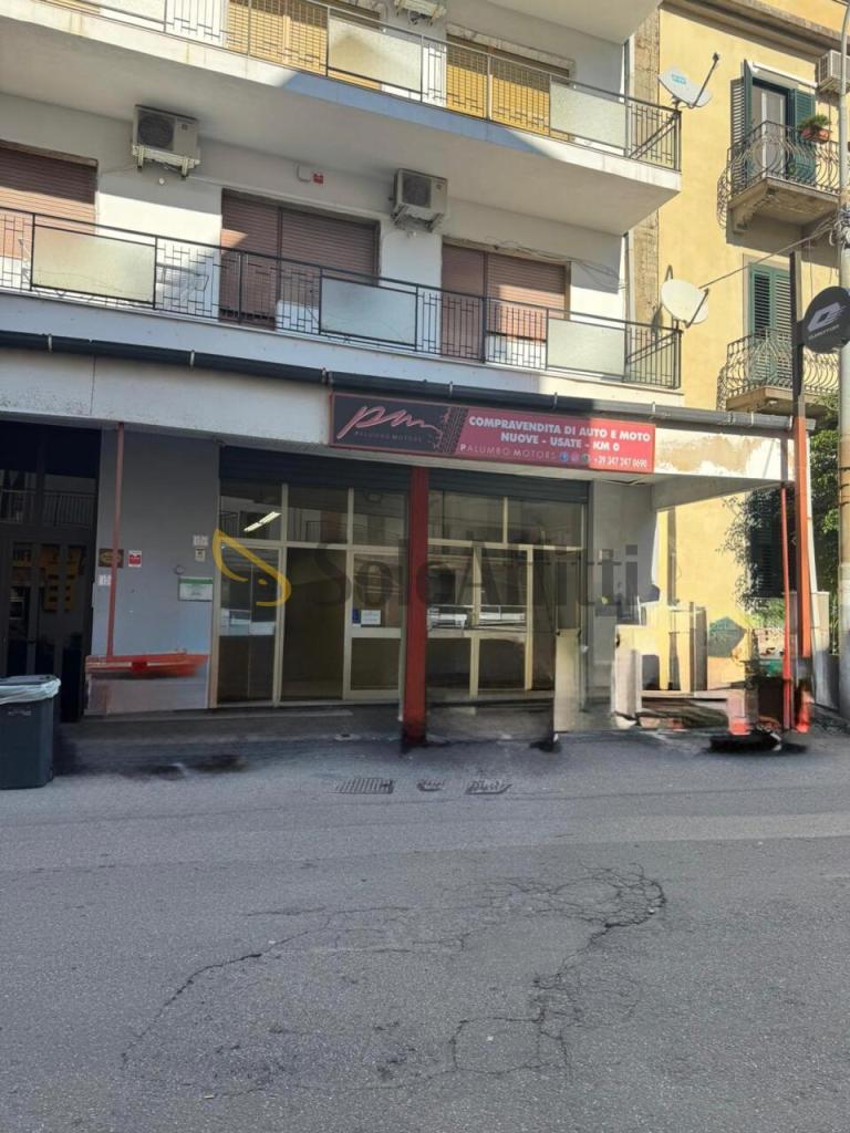 Mieten 2 vetrine foto