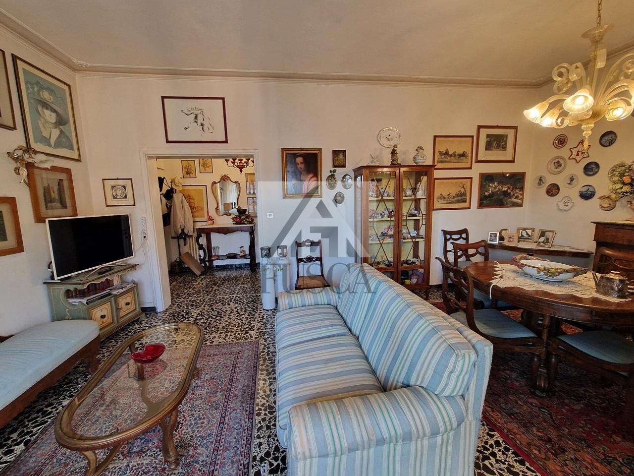 Vendita Pentavani, Lucca foto