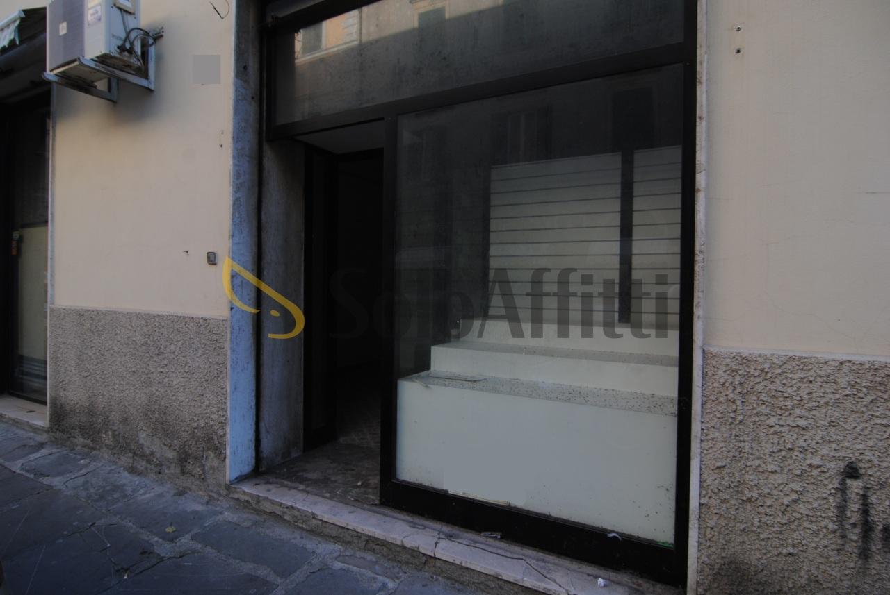 Affitto 1 vetrina, Livorno foto