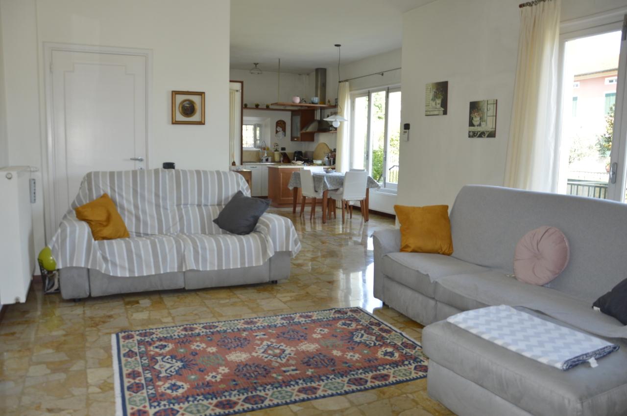 Vendita Multivani, Lucca foto