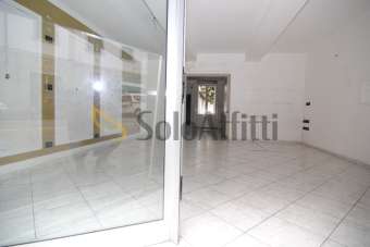 Affitto 1 vetrina, Livorno