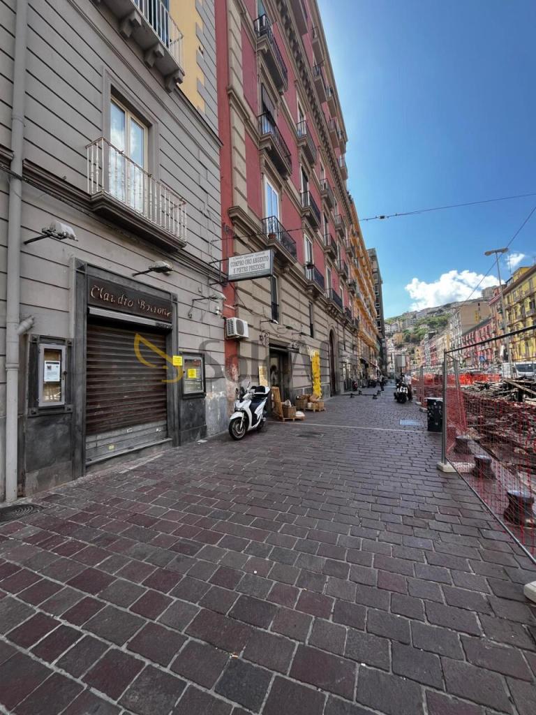 Affitto 1 vetrina, Napoli foto