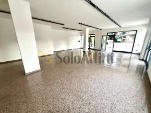 Affitto 3 vetrine, Alba Adriatica