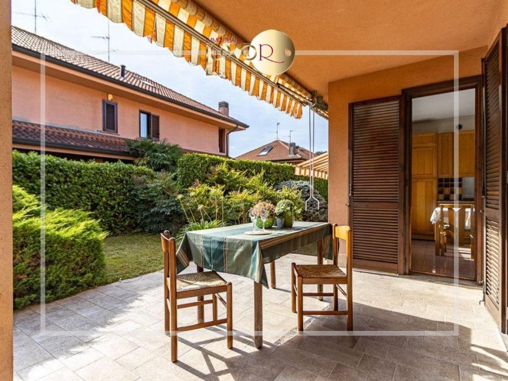 Vendita Villa bifamiliare, Casatenovo foto