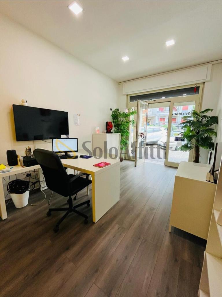 Affitto 1 vetrina, Frosinone foto