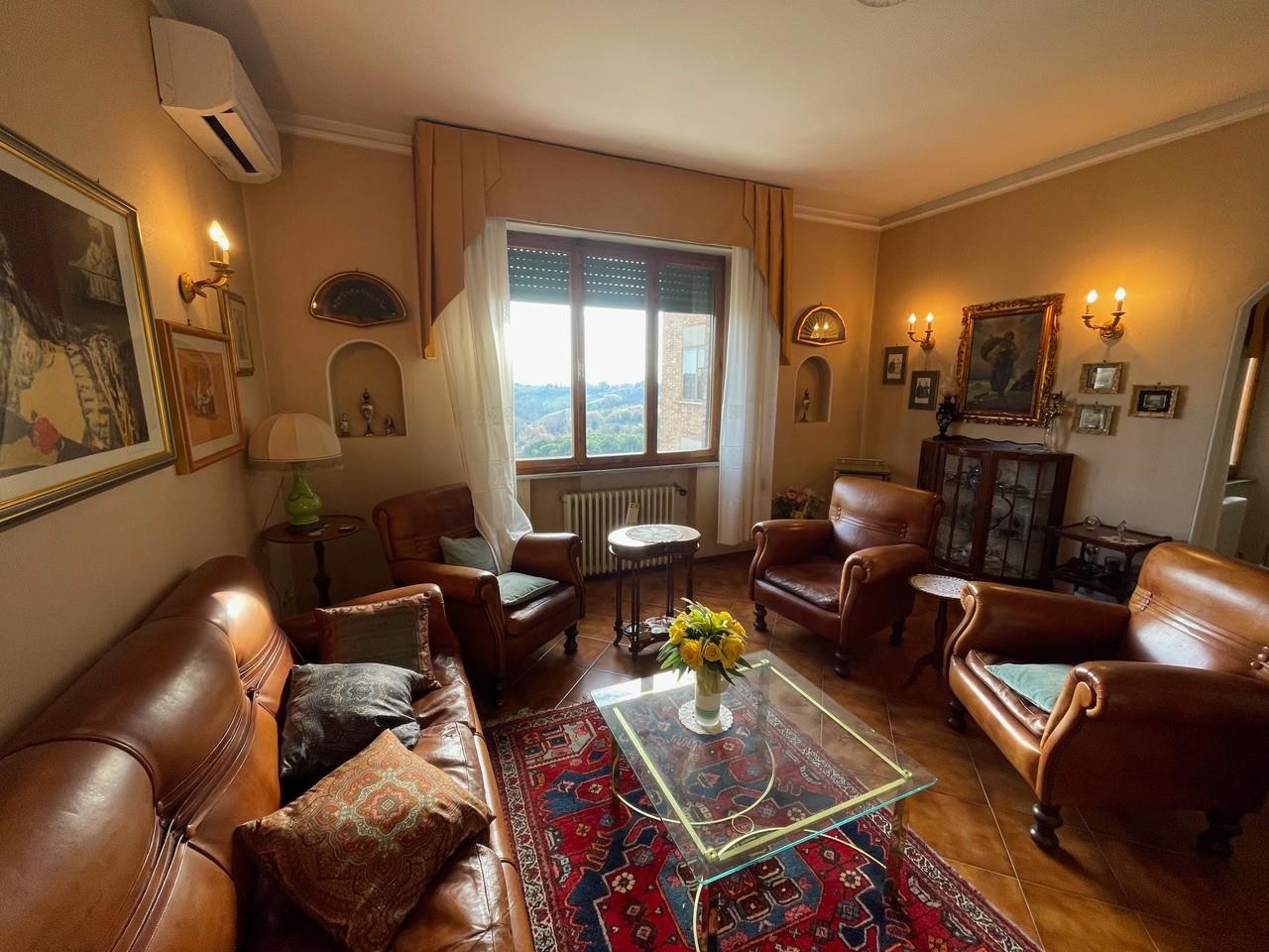 Vendita Esavani, Siena foto