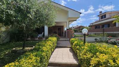 Sale Villa bifamiliare, Guidonia Montecelio Sale Villa bifamiliare, Guidonia Montecelio