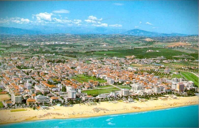 negozio in vendita ad Alba Adriatica