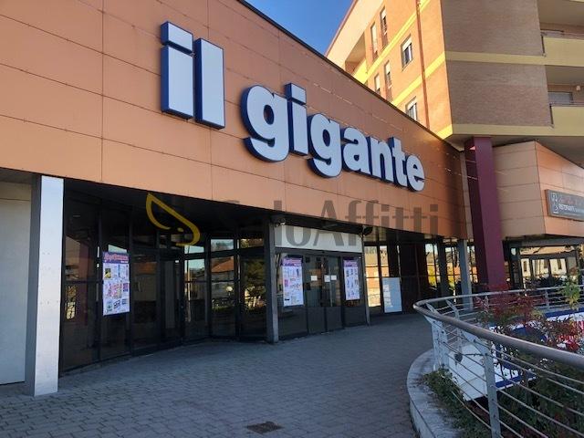 Mieten 3 vetrine, Cesano Maderno foto