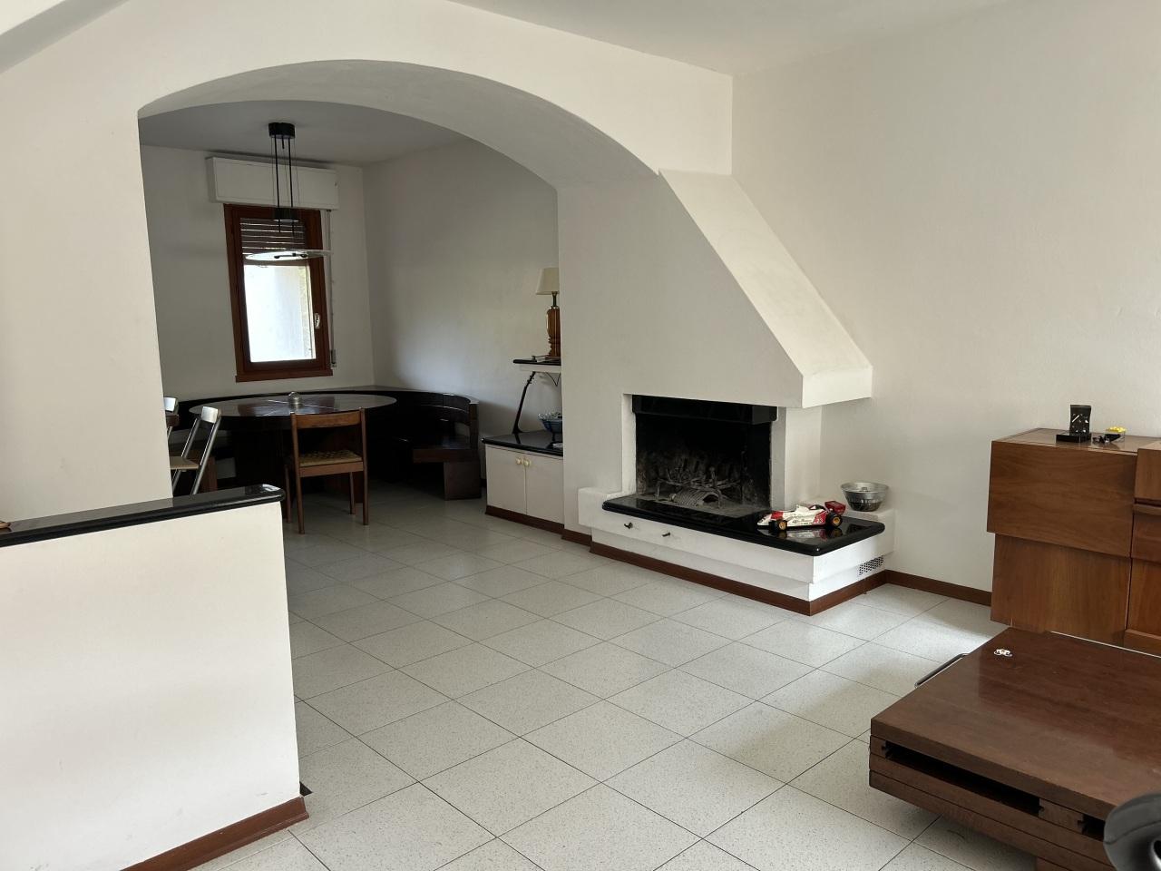 Vendita Eptavani, Luni foto