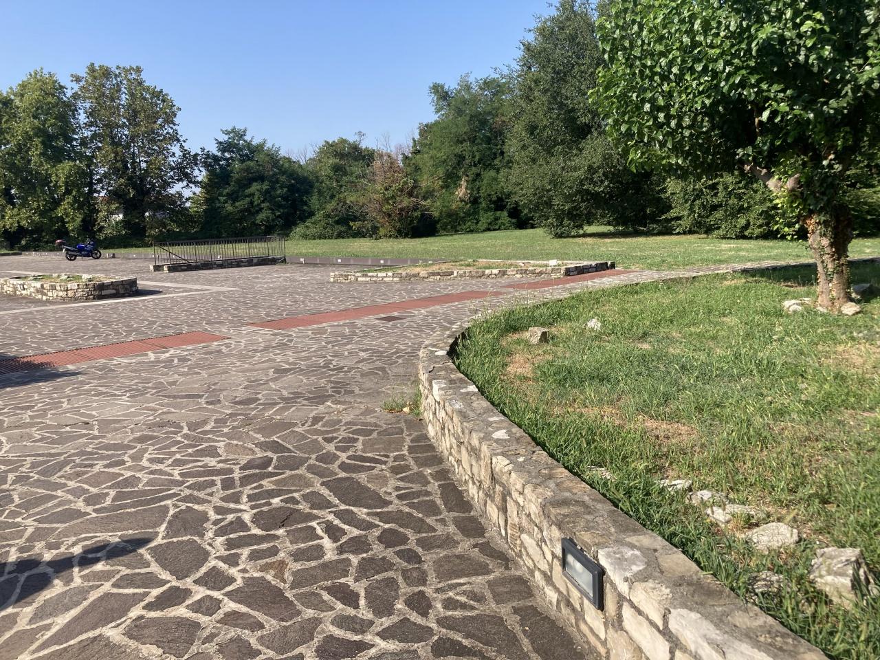 Mieten Trivani, Brescia foto