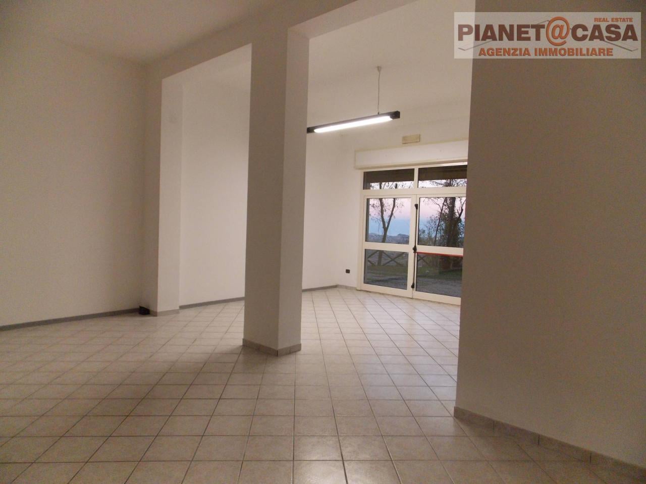 Vendita Locale commerciale, Castorano foto