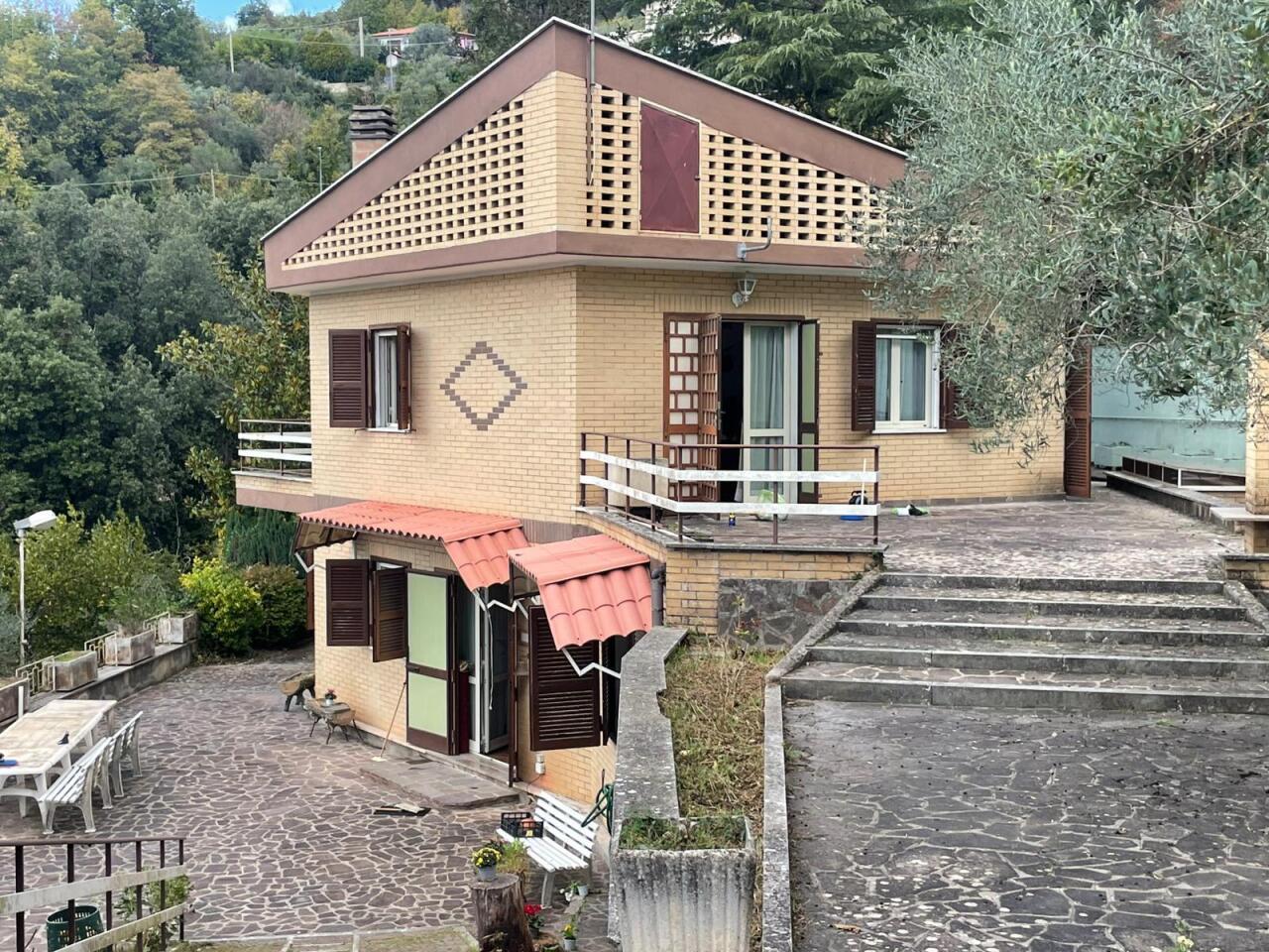 casa indipendente in vendita a Poli