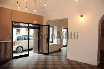 Affitto 3 vetrine, Gassino Torinese Affitto 3 vetrine, Gassino Torinese