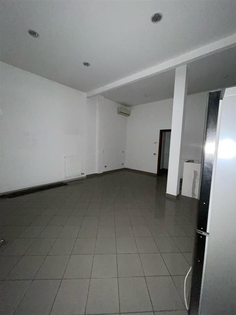 Vendita Negozio, Muggio foto