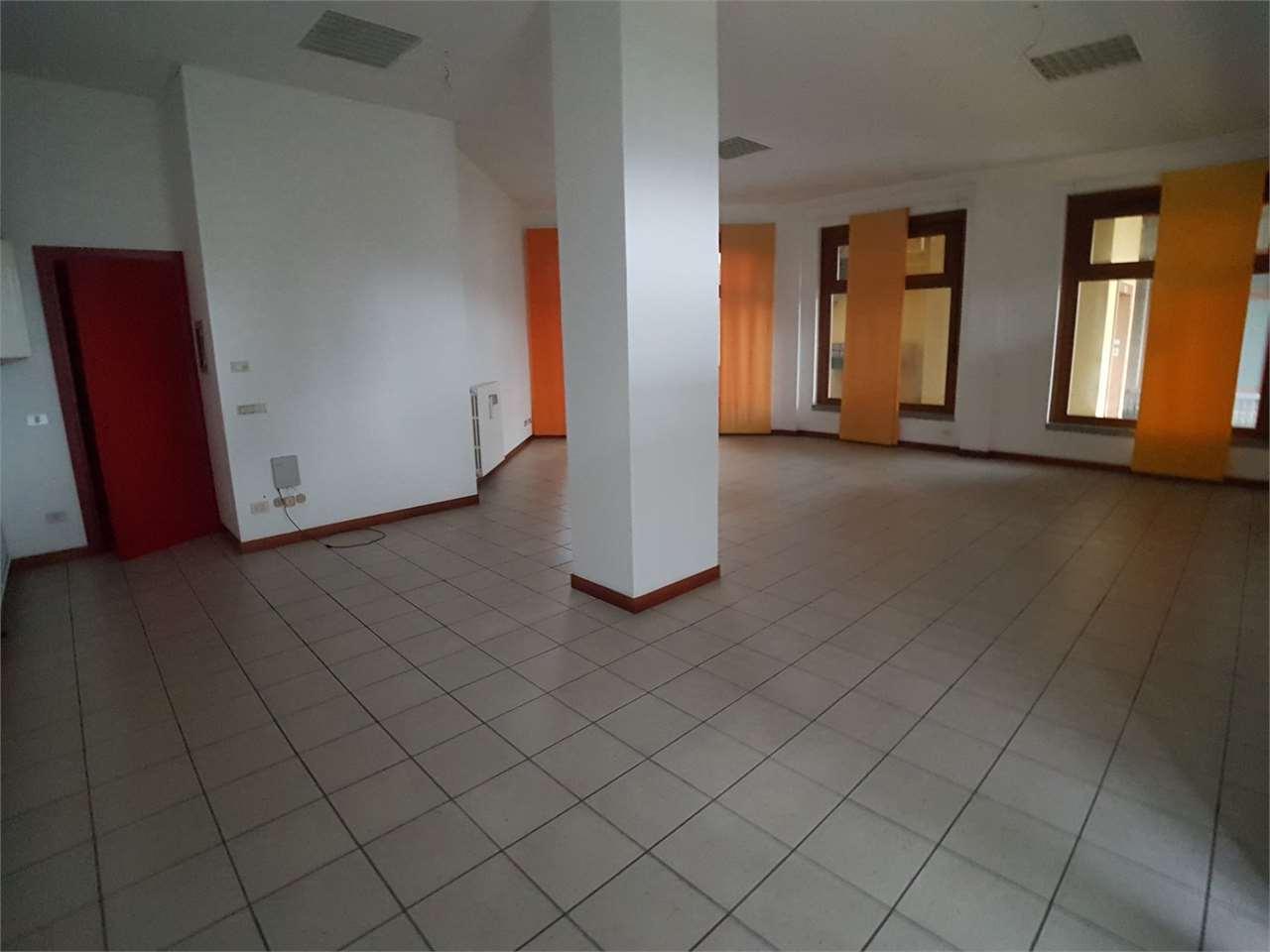 Affitto affitto, Mariano Comense foto