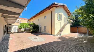 Vendita Trivani, Magenta