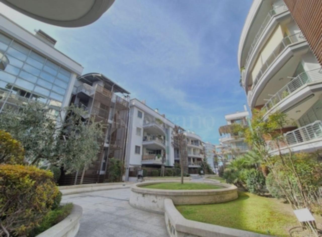 Affitto Garage e posti auto, Fiumicino foto