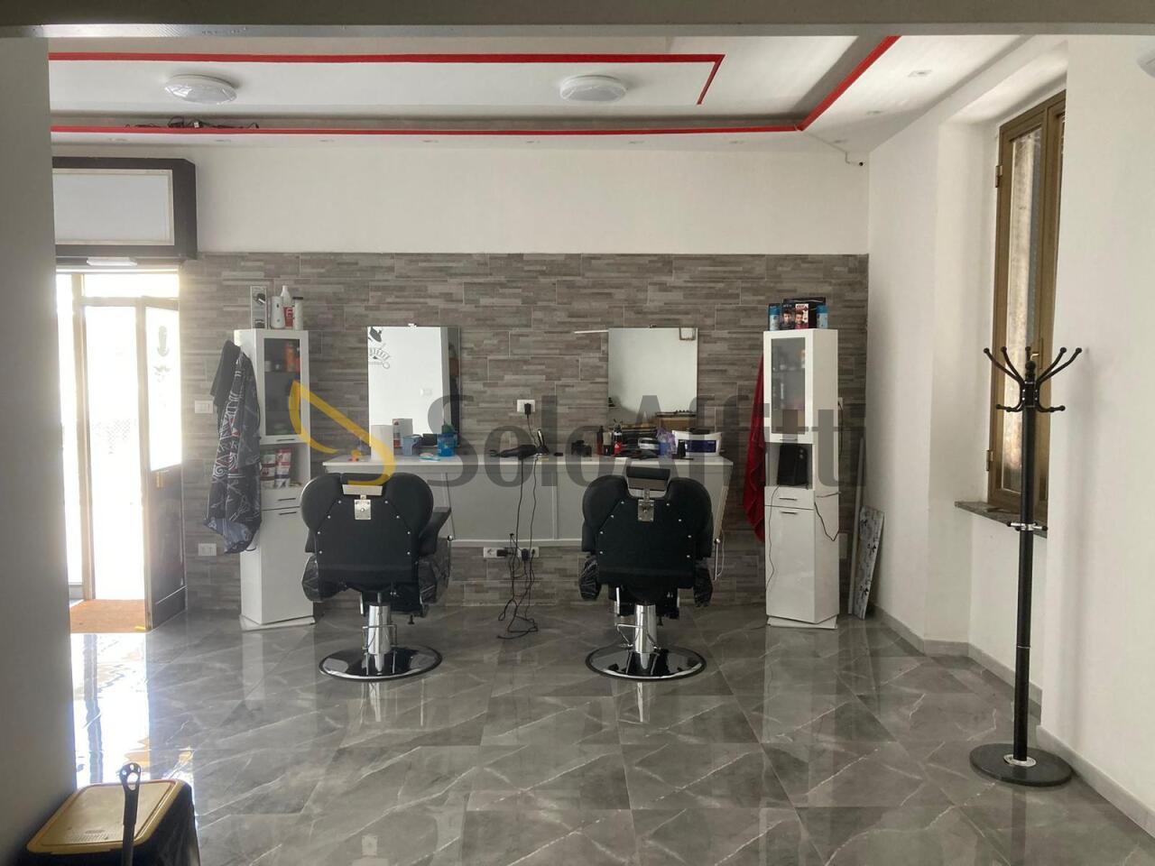 Affitto 1 vetrina, Cesano Maderno foto