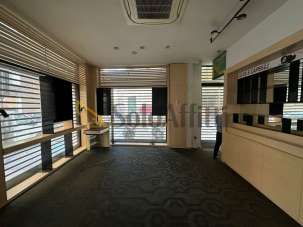 Affitto Oltre 5 vetrine, Napoli