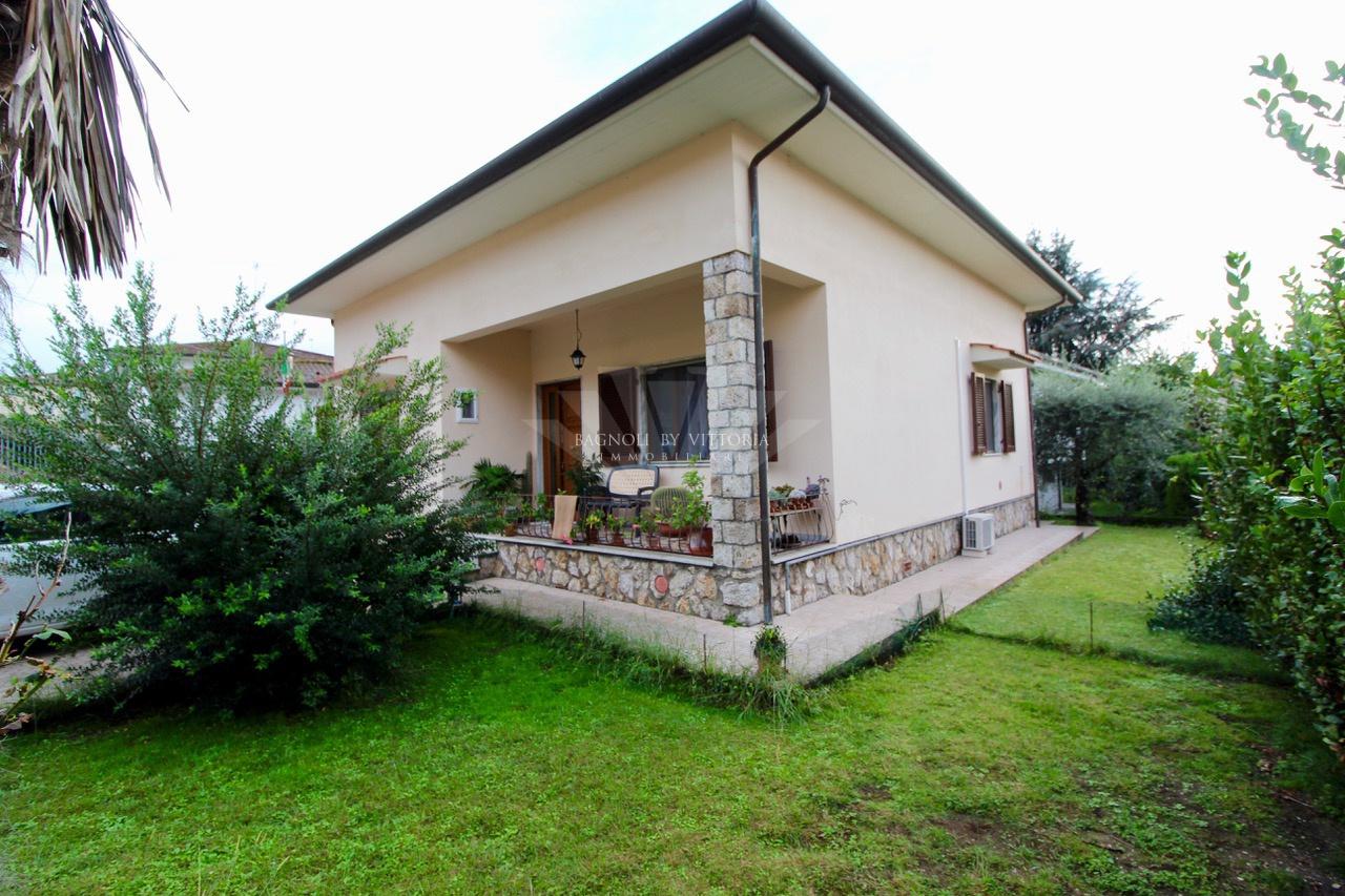 Vendita Esavani, Pietrasanta foto