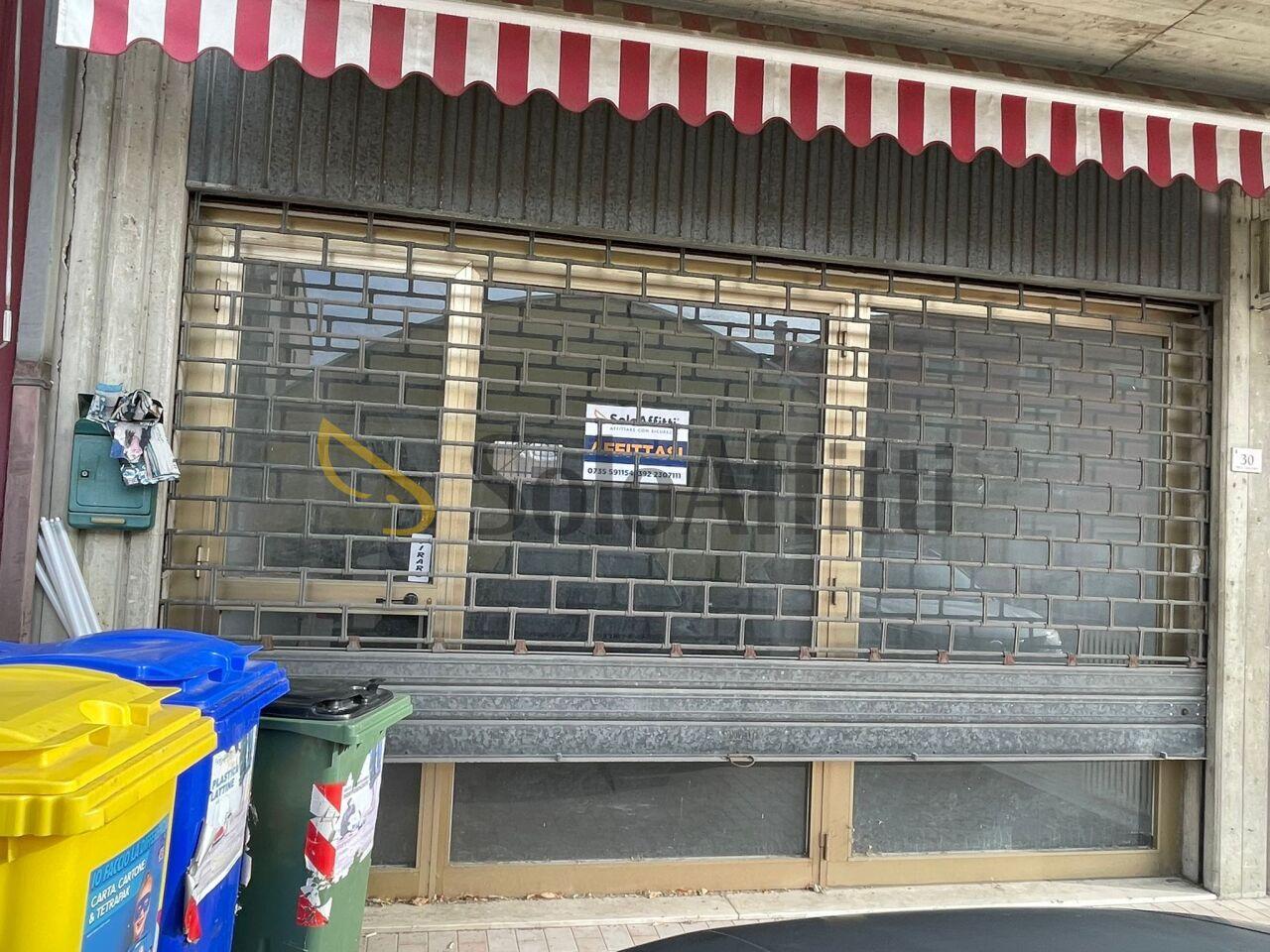 Affitto 1 vetrina, Monteprandone foto