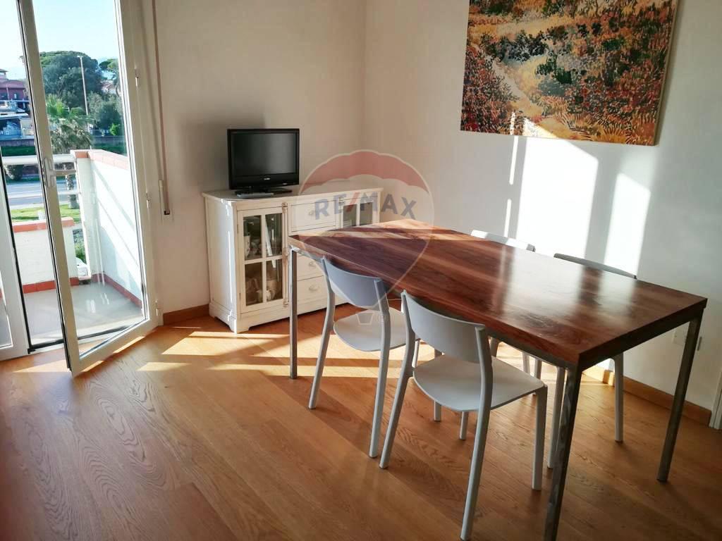 Renta Cuatro habitaciones, Viareggio foto