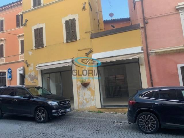 Vendita Locale commerciale, Fabriano foto