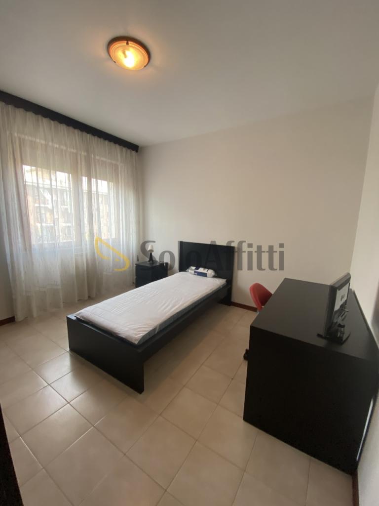 Renta Cuatro habitaciones, Novara foto