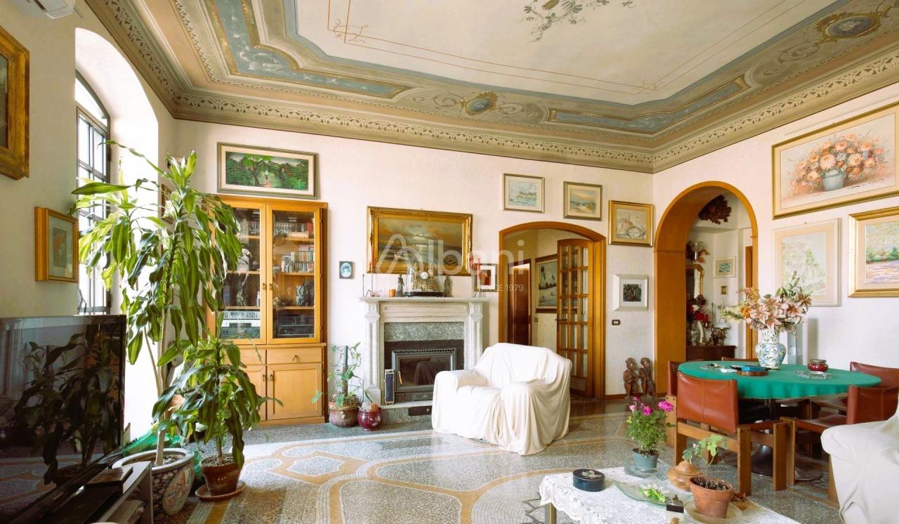 Vendita Eptavani, La Spezia foto