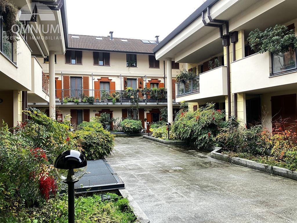 Renta Appartamento, Magenta foto