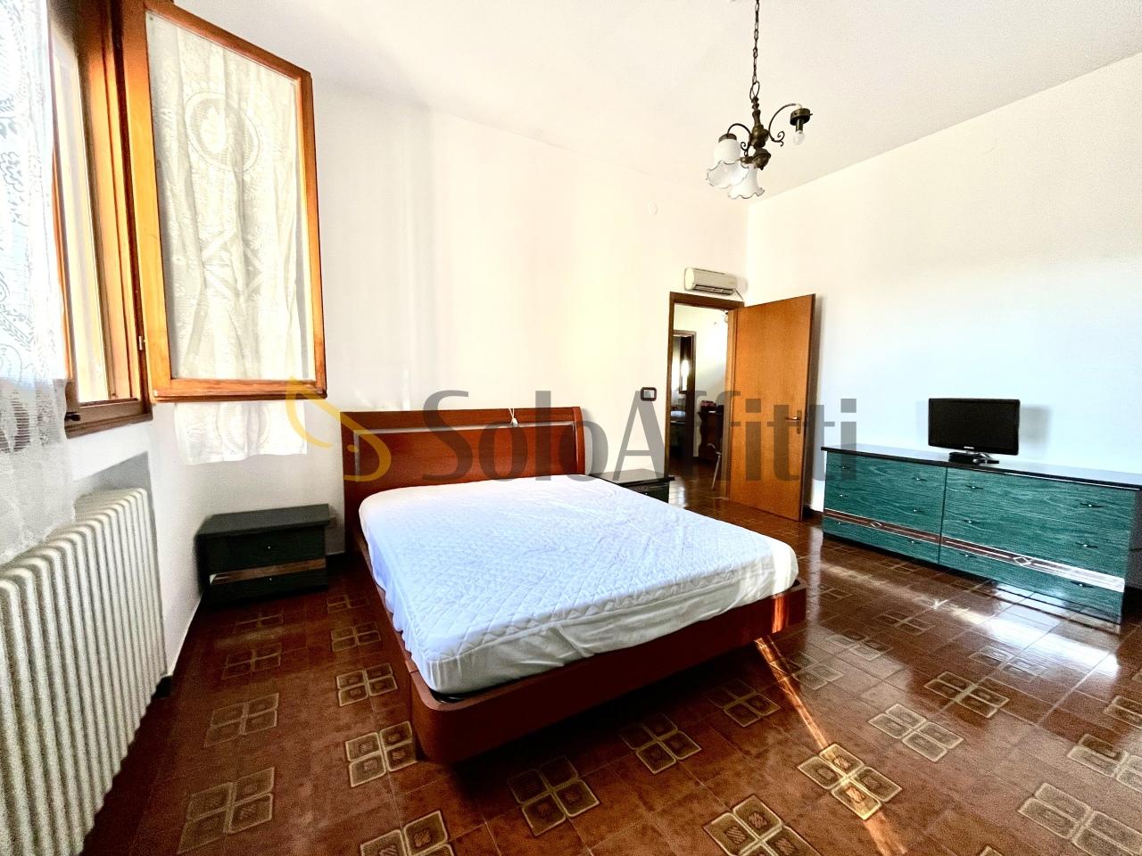 Renta Cuatro habitaciones, Carpi foto