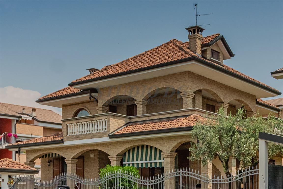 Sale Casa Semindipendente, Limbiate foto