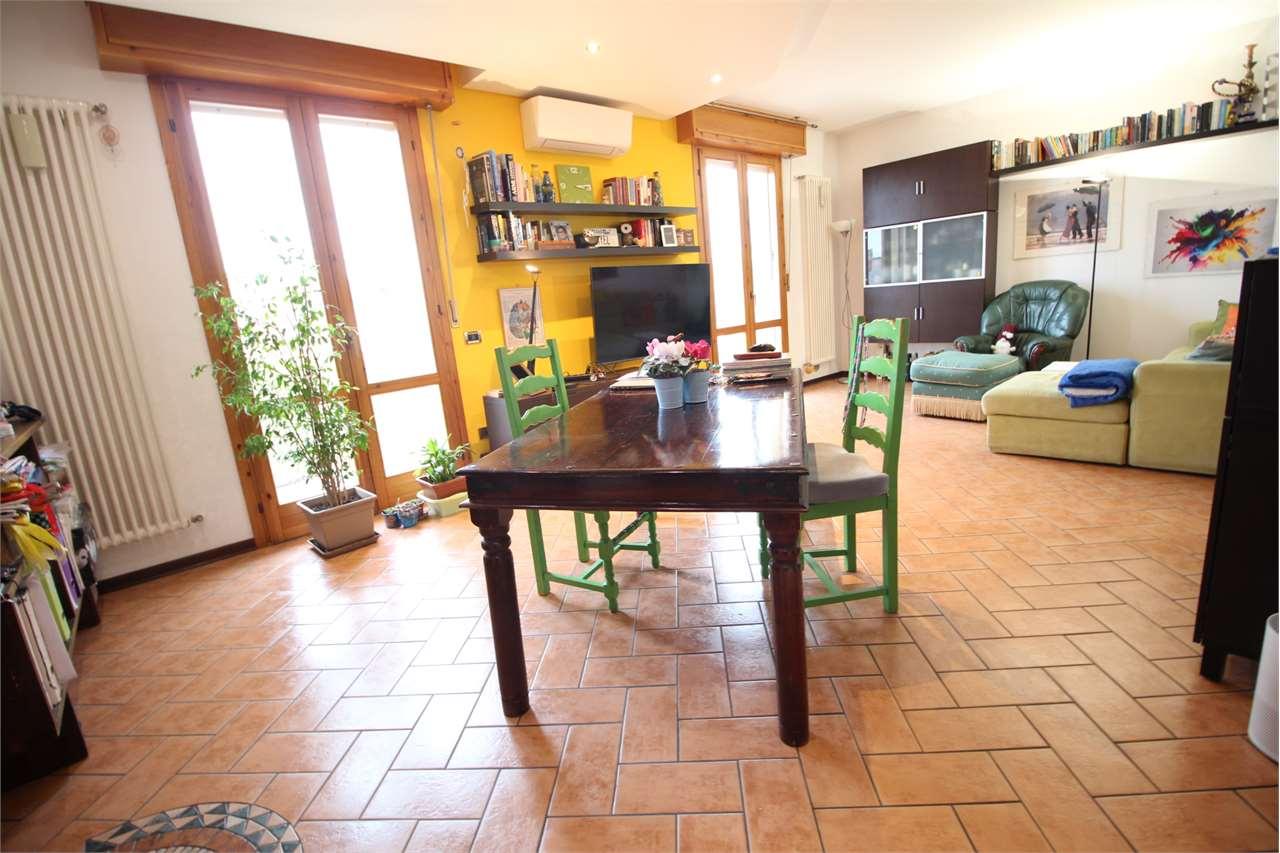 Sale vendita, Pesaro foto