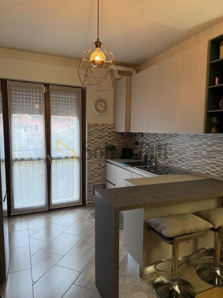 Renta Dos habitaciones, Cesate foto