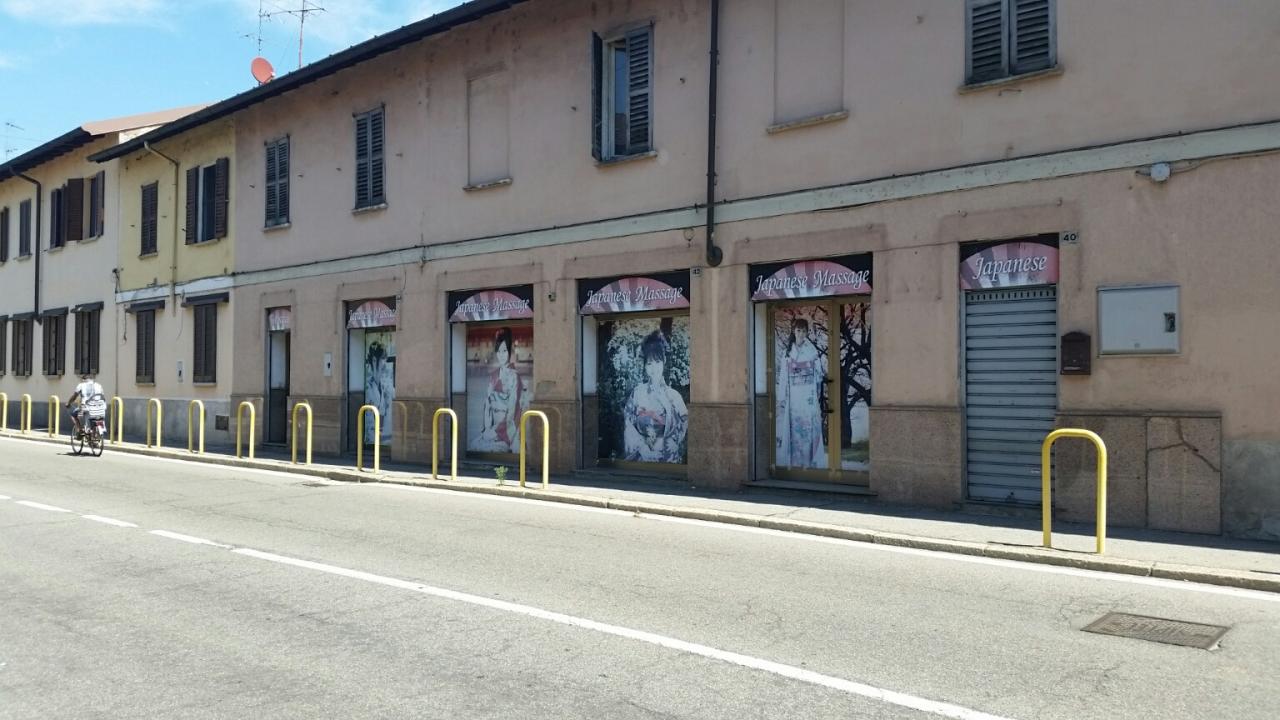 Vendita Negozio, Magenta foto