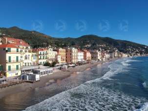 Vendita Multivani, Alassio