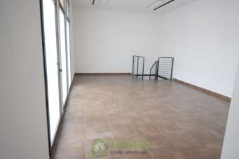 Venta Negozio, Cambiago